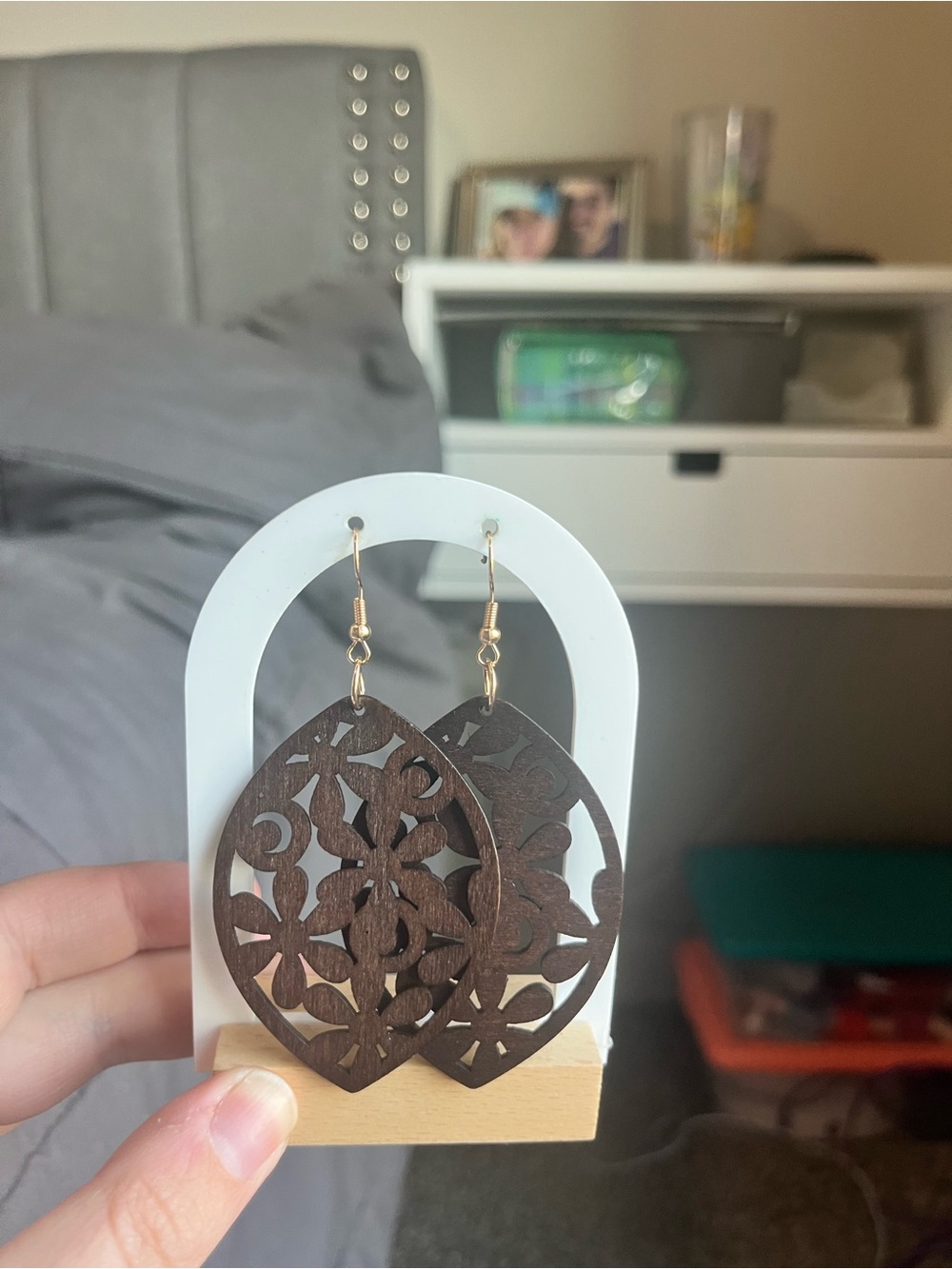 Coffee brown Floral Cutout Teardrop Earrings - Picture 2 of 2